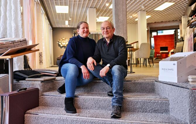 Anke und Peter Sattler sind die vierte Generation in ihrem Raumausstatterbetrieb in Waiblingen.