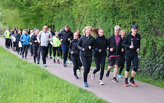 So sieht es aus, wenn eine Lauf-geht's-Gruppe ins Training startet. Das Gesundheitsprogramm beginnt dieses Jahr am 14. April. Da