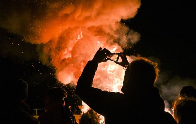Funkenfeuer treiben den Winter aus