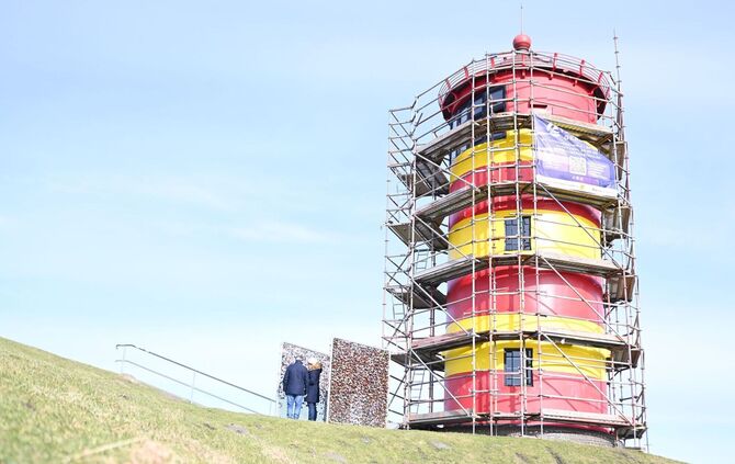 Pilsumer Leuchtturm bekommt Neuanstrich