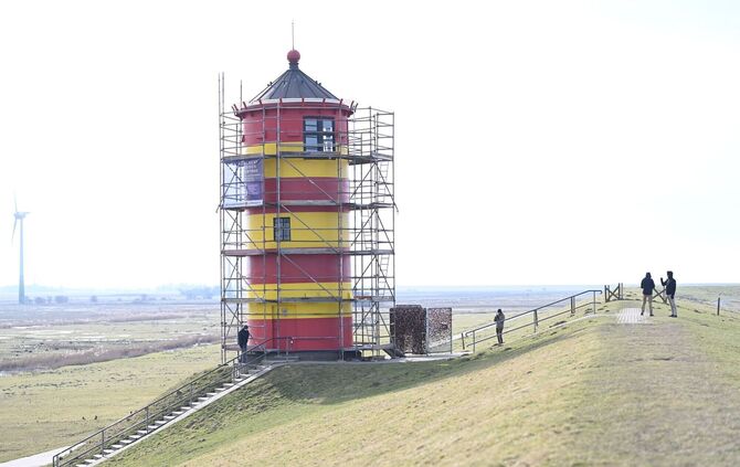 Pilsumer Leuchtturm bekommt Neuanstrich
