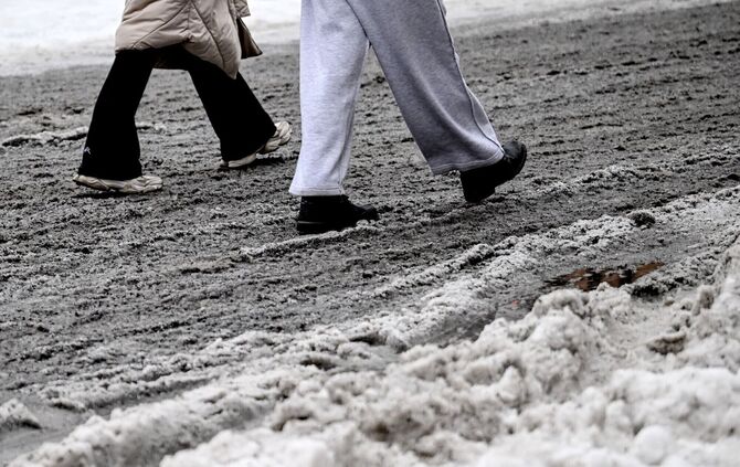 Nach Wochen mit Matsch und Kälte haben viele genug vom Winter.