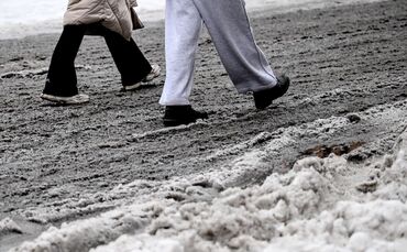 Nach Wochen mit Matsch und Kälte haben viele genug vom Winter.