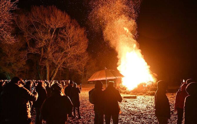 Funkenfeuer treiben den Winter aus