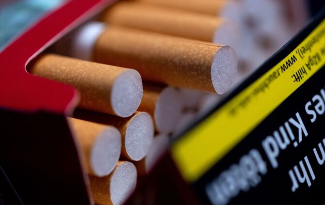 Durch die Zigarette sei der Brand laut Polizei ausgebrochen. (Symbolbild)