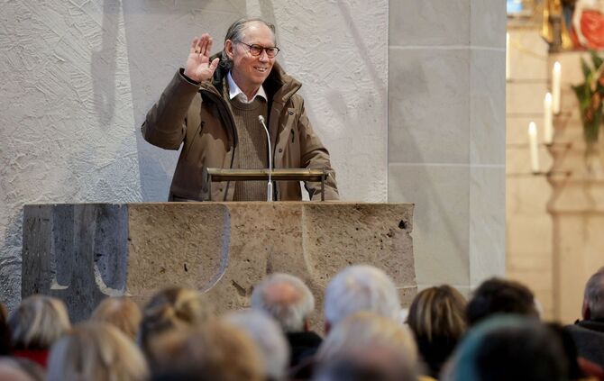 Fastenpredigt mit Schönheitschirurg Mang