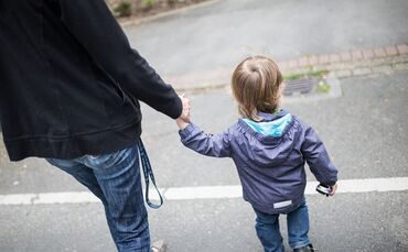 Die Grünen wollen Haushalte mit Kindern von Bürgergeld-Sanktionen ausnehmen. (Illustration)