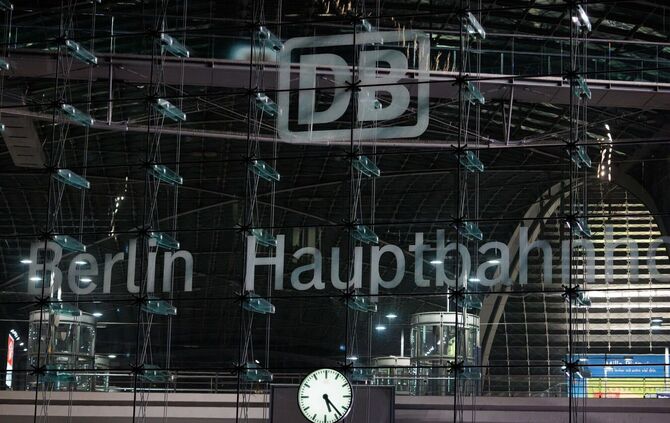 Bei der Deutschen Bahn beginnt in dieser Woche die entscheidende Tarifrunde mit der Lokführergewerkschaft GDL. (Archivbild)