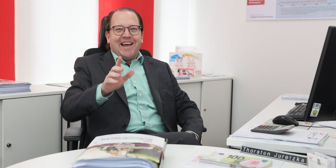 Handelsvertreter Thorsten Juretzka in seinem Büro in Beinstein.