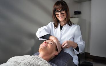 Sabine Eisebraun, Inhaberin von "Caelum Cosmetic", spezialisiert sich nun noch mehr aufs Gesicht: Sie bietet neuerdings die soge