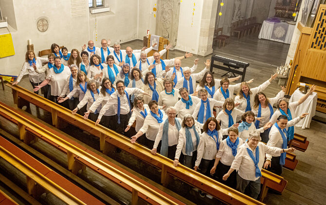 Der Gospelchor Oppenweiler in der Jakobuskirche. Der Chor feiert 2026 sein 25-jähriges Jubiläum mit zwei Konzerten.
