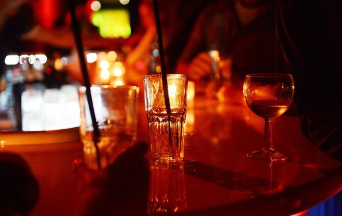 Laut der Studie berichteten Teilnehmende nach dem Ansehen entsprechender Beiträge 73 Prozent häufiger von erhöhter Lust auf Alko