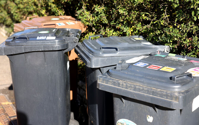 Wenn Mülltonnen nicht geleert werden, hat das meist einen guten Grund. (Symbolfoto)