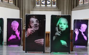 Bewegende Foto-Installation in der Stadtkirche.