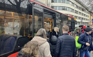 Der erste Ersatzverkehr-Morgen in Stuttgart-Bad Cannstatt.