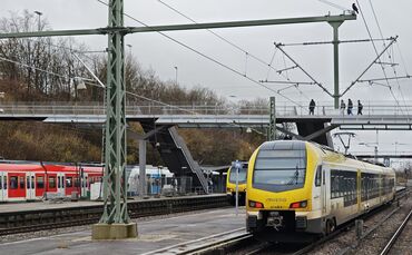 In Oppenweiler ist es am Dienstag zu einem Erdrutsch gekommen, was sich nun ebenfalls auf den Bahnverkehr auswirkt.