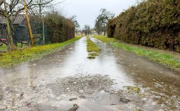 Durch den Dauerregen sind die Feldwege oberhalb von Beinstein Richtung Korb und Kleinheppach überflutet worden.