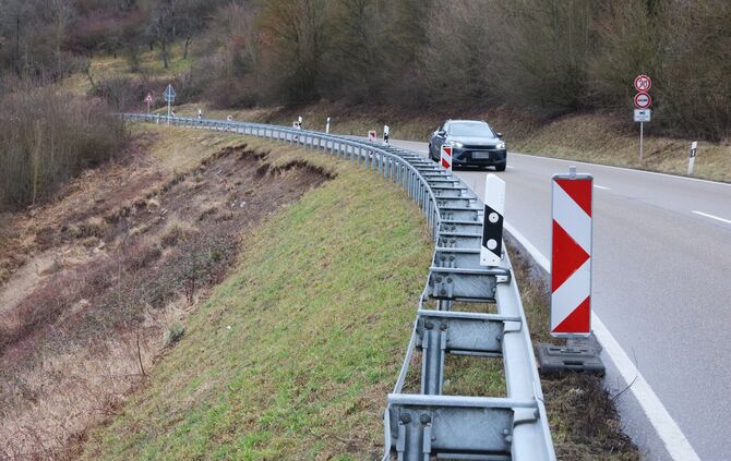Das Tempo-70-Schild ist durchgestrichen: Wer vom Winfried-Kübler-Kreisel nach Welzheim will, muss streckenweise langsamer fahren