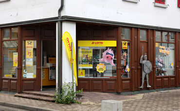 Werden Pakete hier im Ladengeschäft der Post in Welzheim seltener abgeholt vom Paketboten als an der Packstation?
