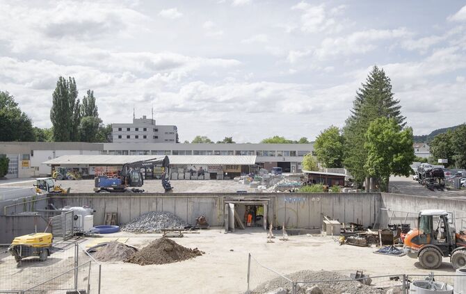 Das Bildungszentrum Bau in Geradstetten wird derzeit für 85-Millionen Euro im laufenden Betrieb neugebaut. Das Projekt wurde ins