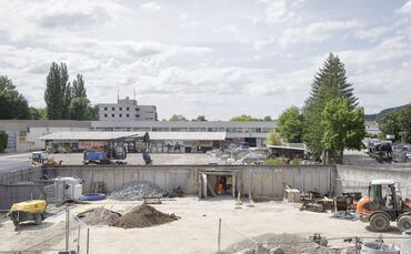 Das Bildungszentrum Bau in Geradstetten wird derzeit für 85-Millionen Euro im laufenden Betrieb neugebaut. Das Projekt wurde ins