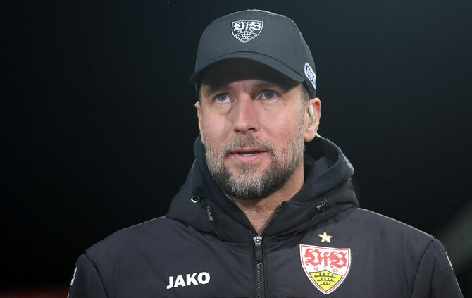 Will trotz 4:1 im Hinspiel nicht übermäßig rotieren: VfB-Trainer Sebastian Hoeneß.