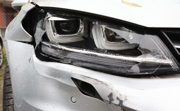 Der Seat der Unfallverursacherin musste abgeschleppt werden. (Symbolfoto)