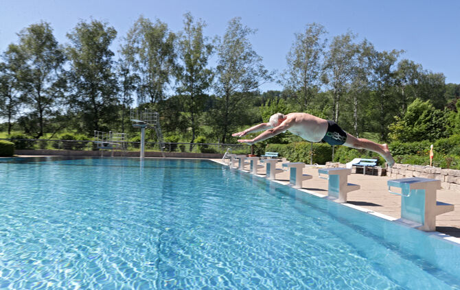 Nur noch an sechs von sieben Wochentagen können sich die Rudersberger künftig in die Fluten stürzen, außerdem wird's teurer.