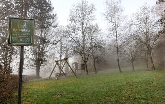Archivbild: Noch liegt er trostlos da, bald schon könnte der Spielplatz Klause auch dank des Engagements von Eltern in neuem Gla