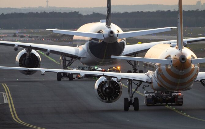 Lufthansa und Condor nutzen beide den Frankfurter Flughafen als Drehkreuz.