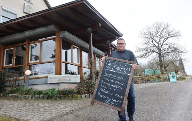Andreas Schulz, Pächter vom Naturfreundehaus Strümpfelbach, erzählt, welche Probleme er seit Beginn der Vollsperrung der Ortsdur