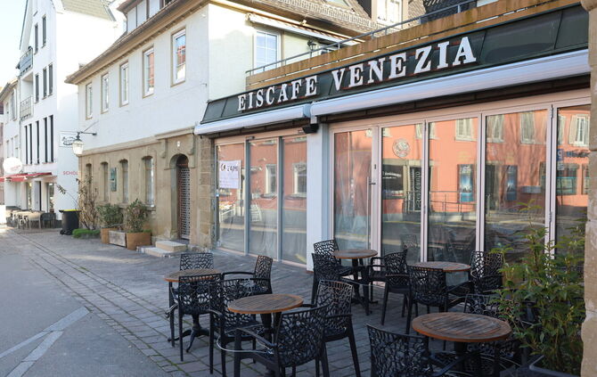 Das Venezia ist aktuell zu, Plastikfolien verschleiern den Blick in das Café-Innere. Doch drinnen gibt es spannende Entwicklunge