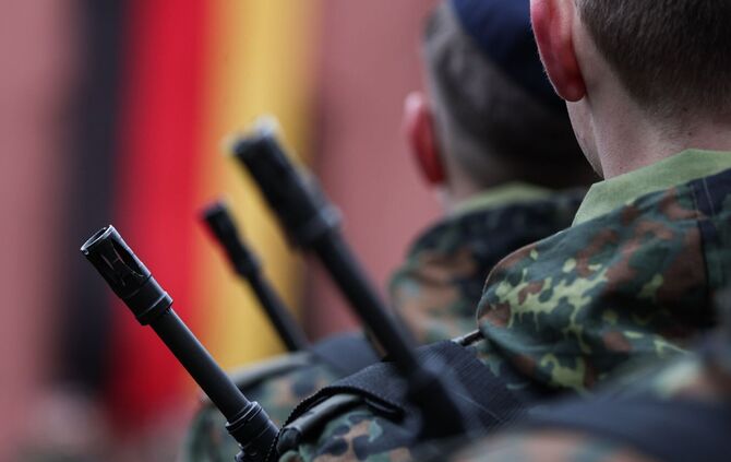 2025 nahmen deutlich mehr minderjährige Rekruten ihren Dienst bei der Bundeswehr auf als im Jahr zuvor. (Symbolbild)