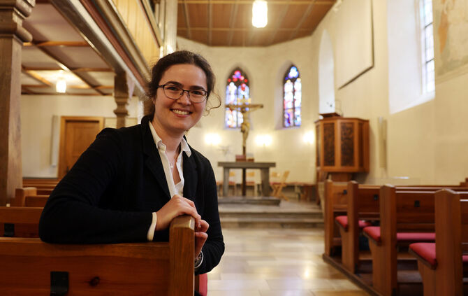 Eva Frey in der Heilig-Kreuz-Kirche in Weiler.