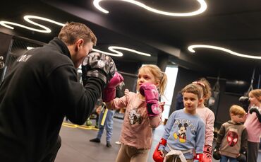 Wehren ist erlaubt – das lernen bei den „Fearless Kids“ bereits Dreijährige.