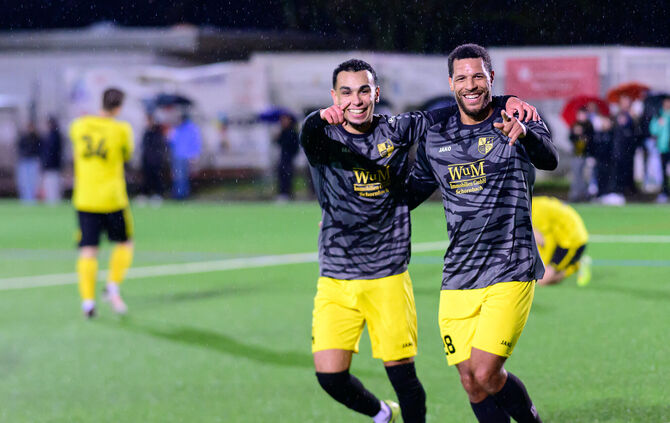 Der TSV Schornbach um Anas Hammouda und Dominik Parham (von links) steht derzeit auf Rang drei.