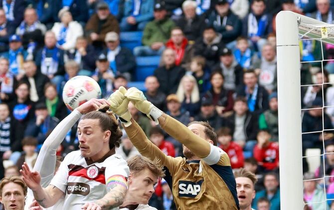 Hoffenheims Nationaltorwart Oliver Baumann bekam gegen St. Pauli unerwartet viel Arbeit.