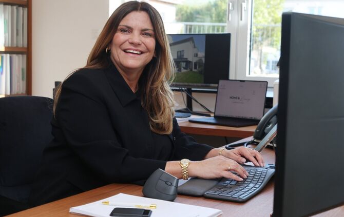 Isabell Schmid leitet die Firma "Home & Living Immobilien" in Schorndorf.