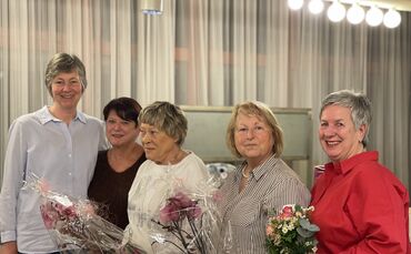 Beate Haala, die neue Vorsitzende, Claudia Vivaldi, Roswitha Bauer-Schäfer, Gerline Korn und Wesna Münzing, die langjährige Vors
