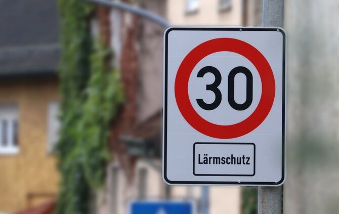 Lärmschutz als Begründung für Tempolimits: Solche Schilder sollen nach dem Wunsch von Verwaltung und Gemeinderat bald in Winterb