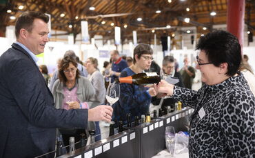 Weintreff in der Alten Kelter in Fellbach. Hier können sich Interessierte die Vielfalt des Weins aus dem Remstal durchprobieren.