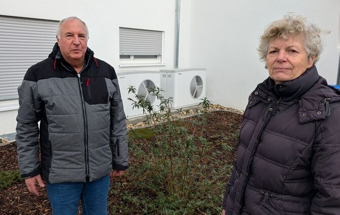 Das Ehepaar Schellemberg hat auf moderne Heiztechnik gesetzt und eine Wärmepumpe einbauen lassen - doch der Service der Syna läs