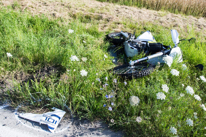 Pkw gegen Motorrad, L1124 / L1114, Kirchberg - Aspach, 13.07.2020.