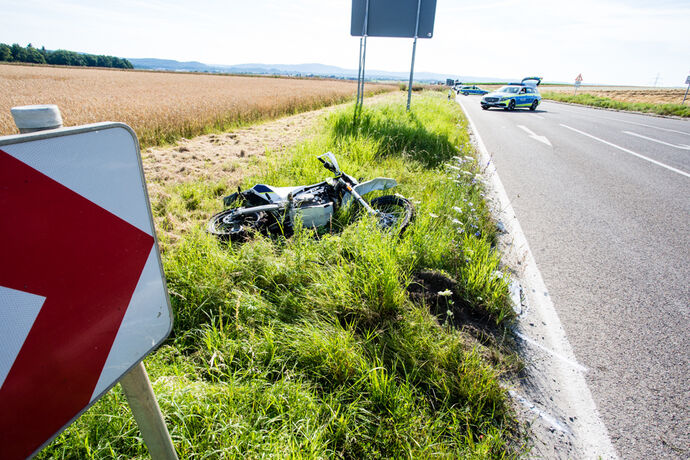 Pkw gegen Motorrad, L1124 / L1114, Kirchberg - Aspach, 13.07.2020.