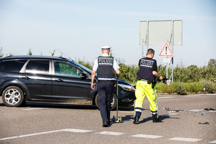 Pkw gegen Motorrad, L1124 / L1114, Kirchberg - Aspach, 13.07.2020.