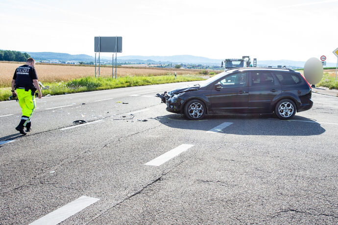 Pkw gegen Motorrad, L1124 / L1114, Kirchberg - Aspach, 13.07.2020.