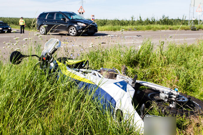 Pkw gegen Motorrad, L1124 / L1114, Kirchberg - Aspach, 13.07.2020.