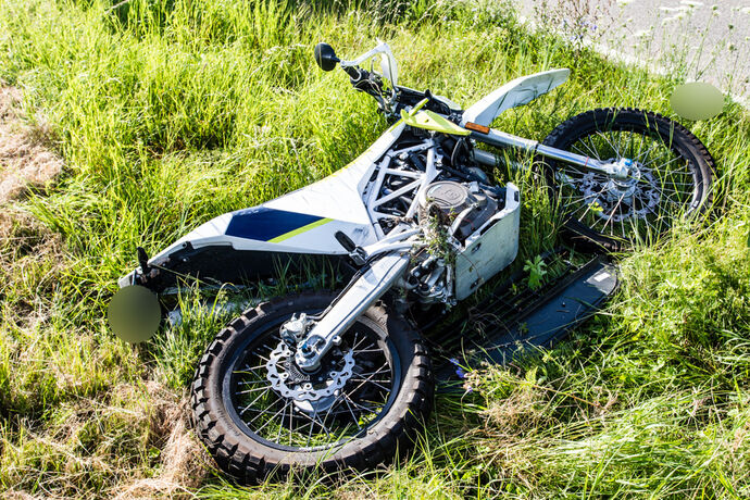 Pkw gegen Motorrad, L1124 / L1114, Kirchberg - Aspach, 13.07.2020.
