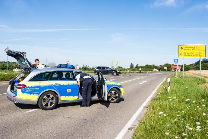 Pkw gegen Motorrad, L1124 / L1114, Kirchberg - Aspach, 13.07.2020.
