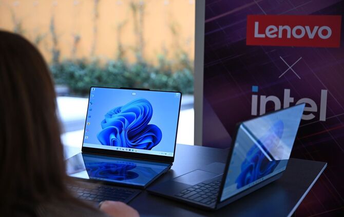 Lenovo-Laptops mit zwei Bildschirmen